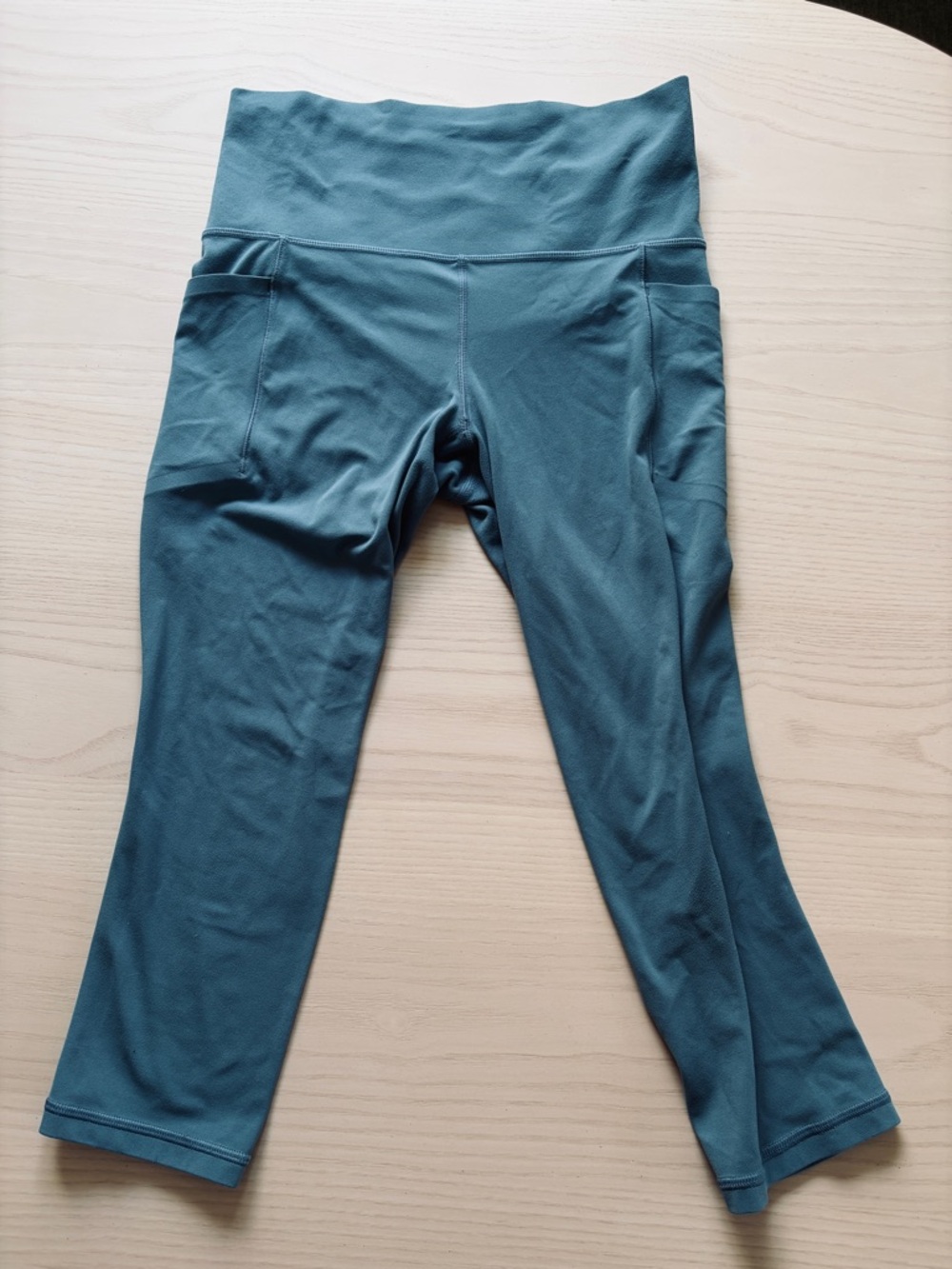 Athleta Salutation Stash High Rise Capri
